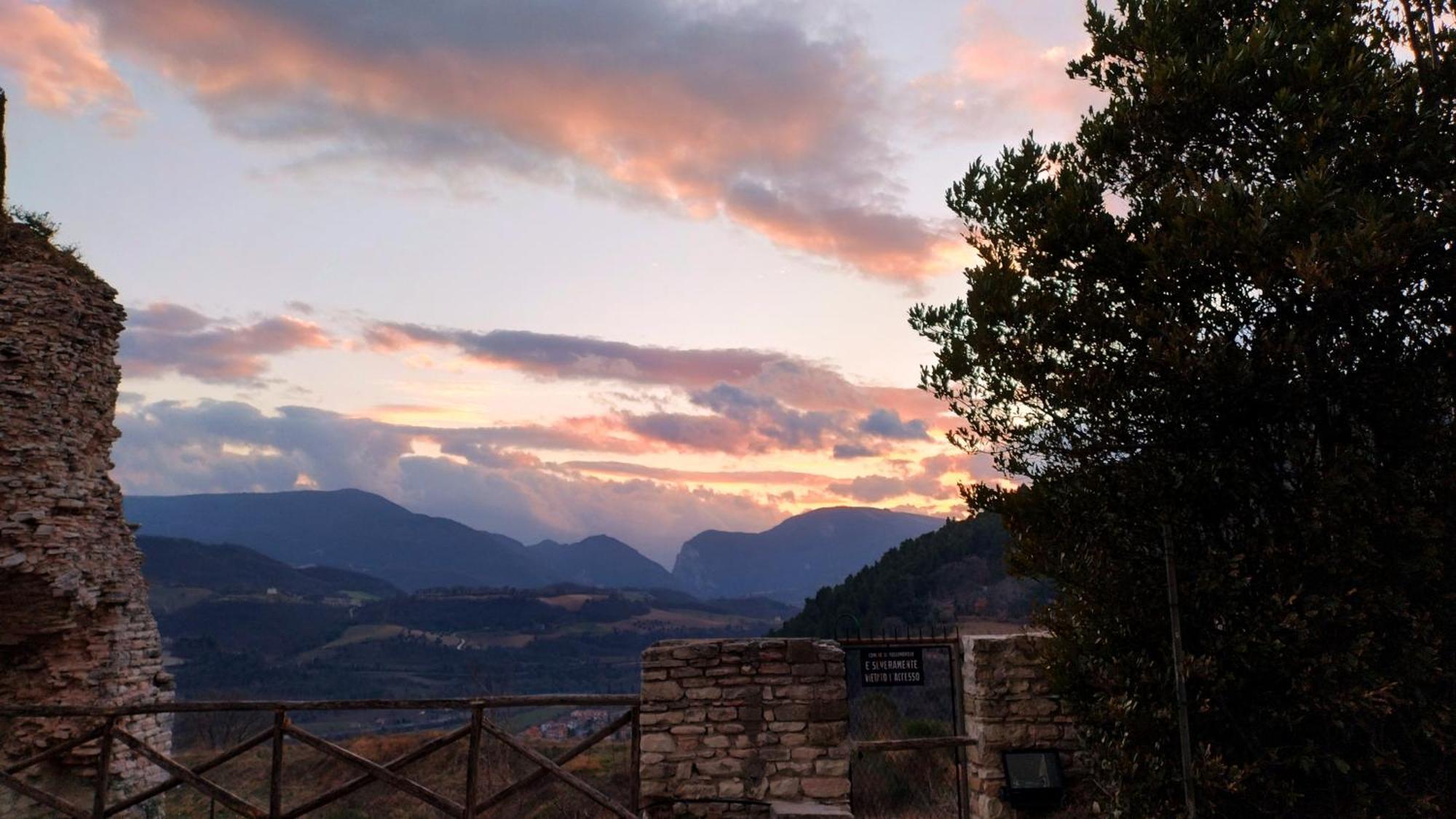 Locanda La Rocca Residenza D'Epoca Fossombrone Exterior foto